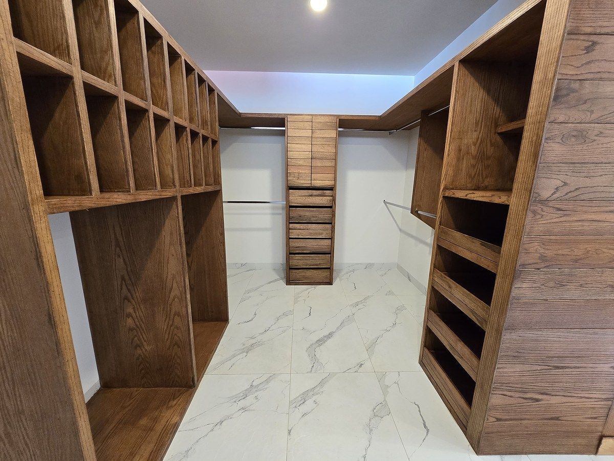 28 de 47: Vestidor recámara principal