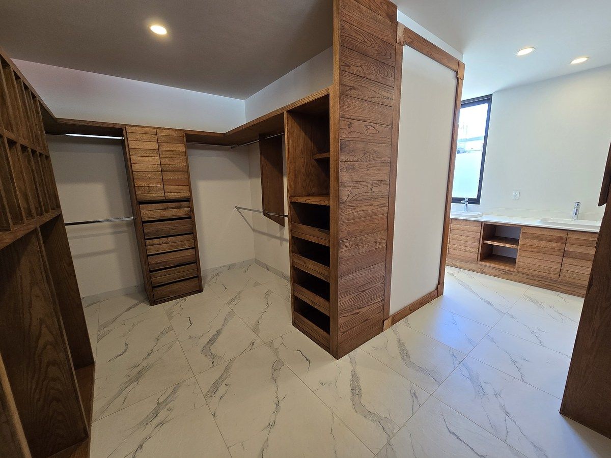 29 de 47: Vestidor recámara principal