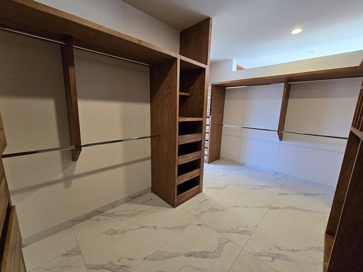 30 de 47: Vestidor recámara principal