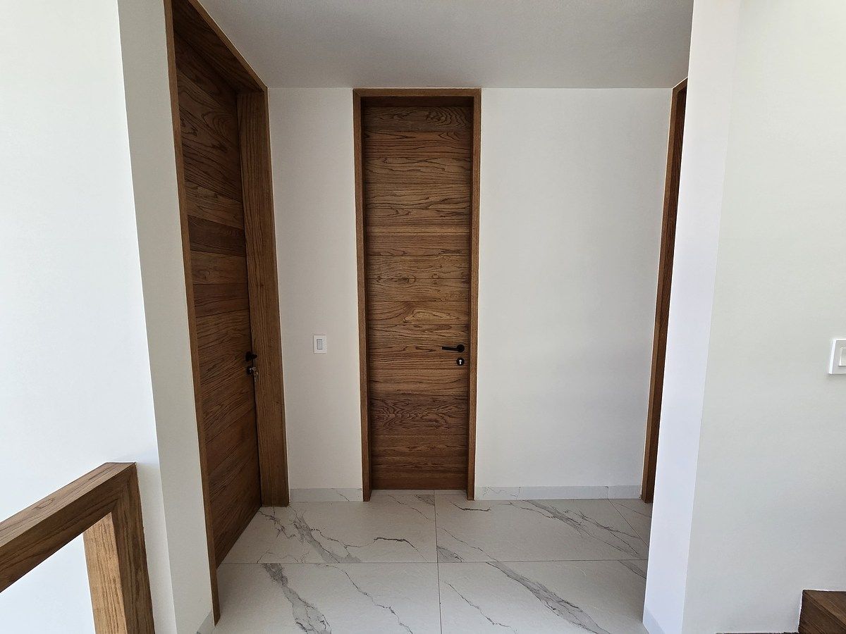 31 de 47: Ingreso recámaras secundarias y baño compartido