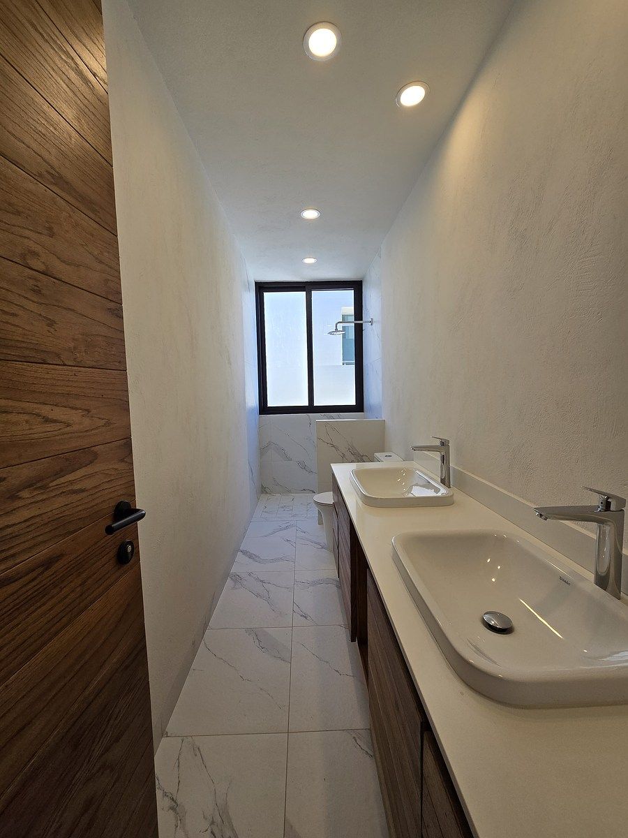 35 de 47: Baño compartido recámaras secundarias