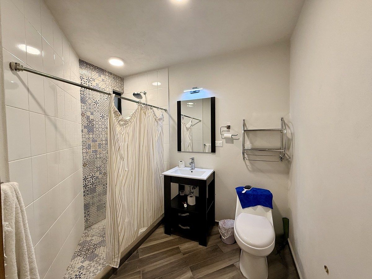 26 de 31: BAÑO CUARTO DE SERVICIO