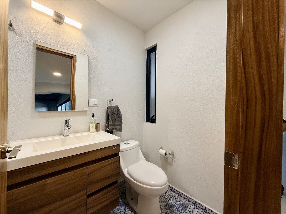 6 de 31: MEDIO BAÑO