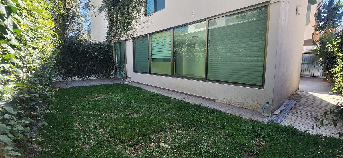 4 de 13: JARDIN CON TERRAZA