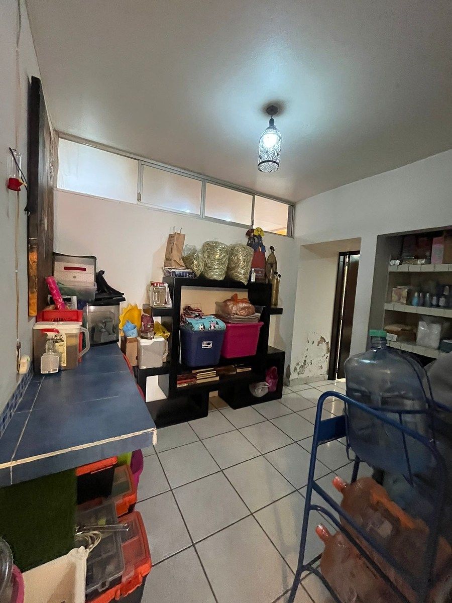 7 of 19: Cuarto despensa