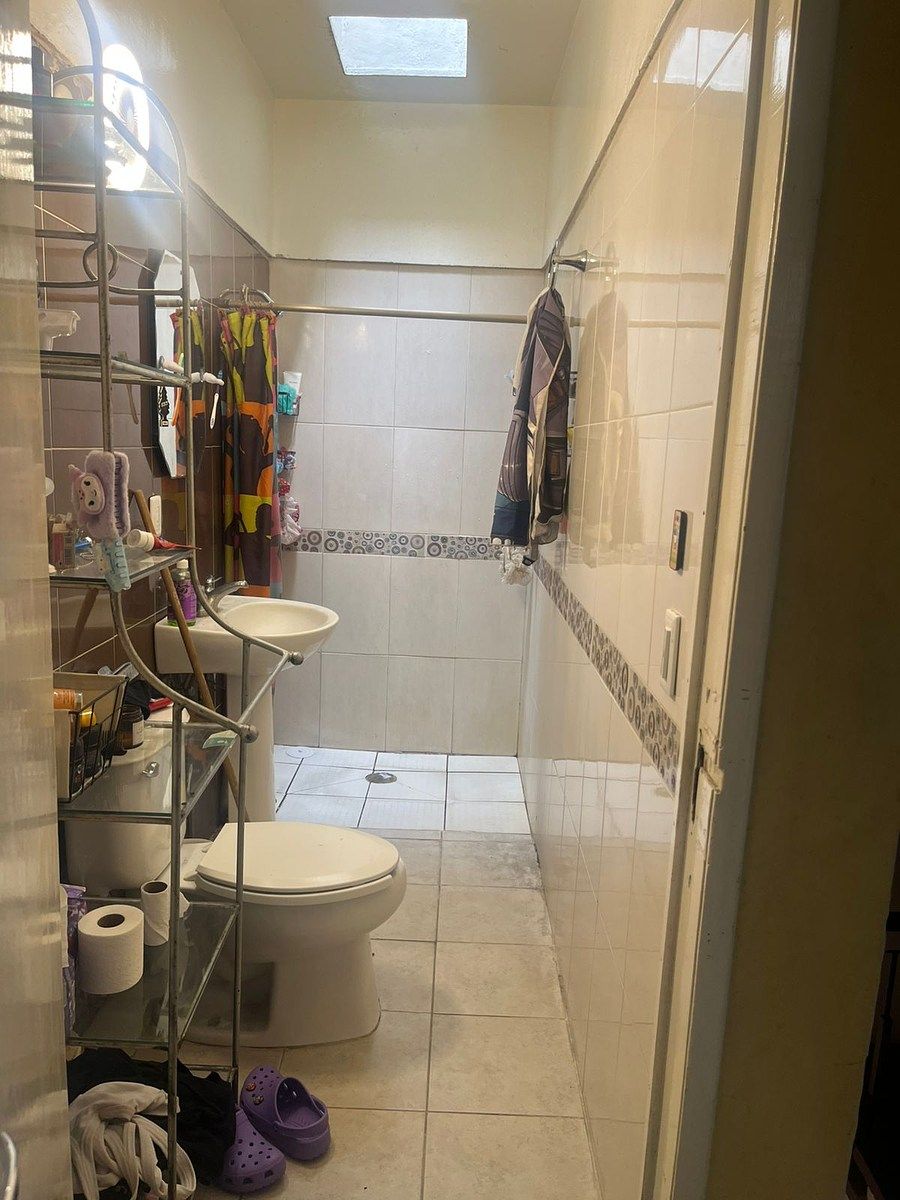 14 of 19: Baño primer piso