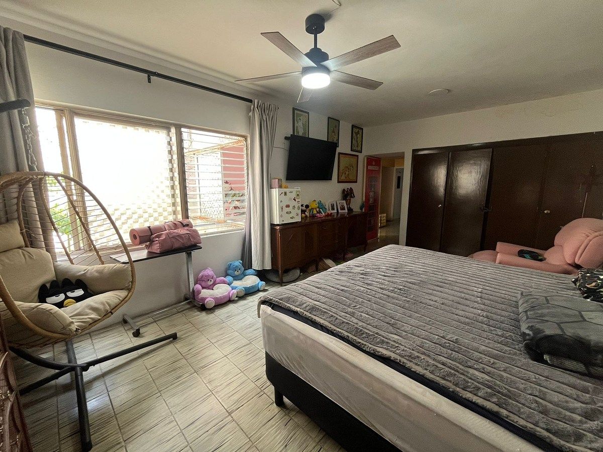 10 of 19: Recamara 1