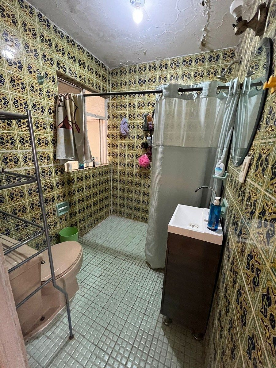 18 of 19: Baño completo tercer piso