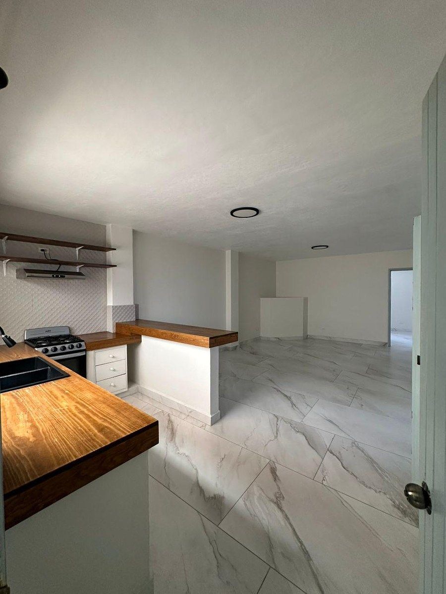 3 de 12: Vista desde la cocina