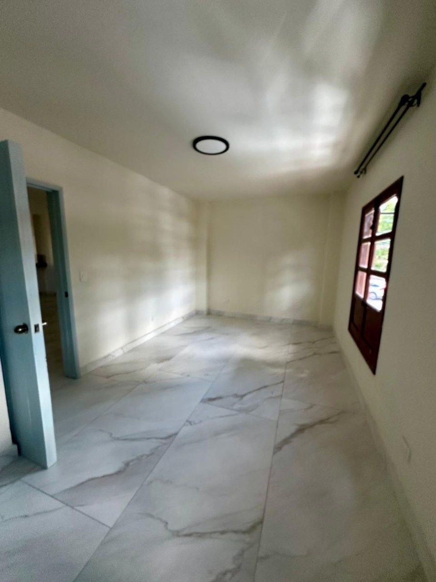 10 de 12: Excelente iluminacion en recamara