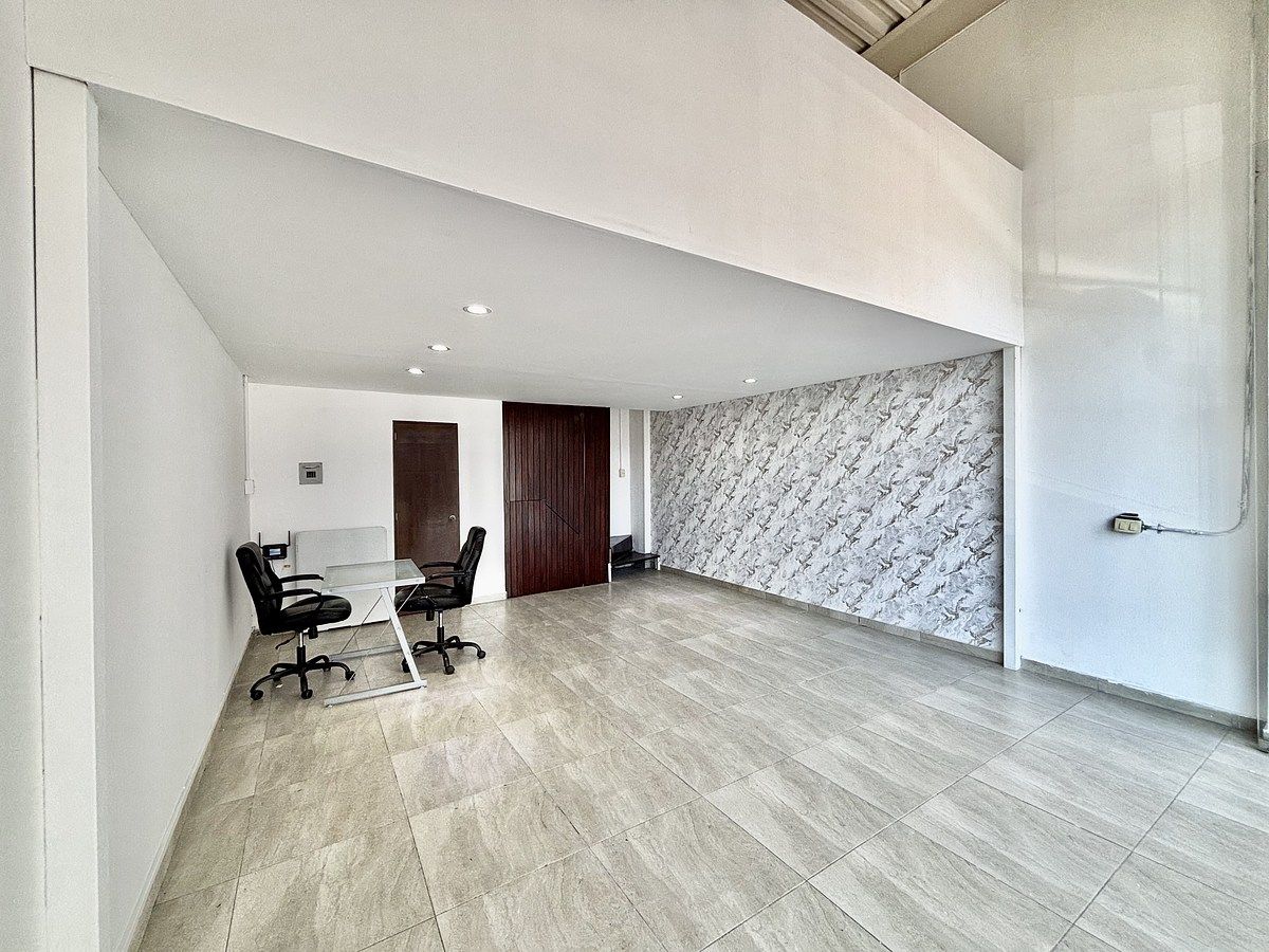 1 de 17: Espacio ideal com 67 m2 para consultorio, oficina , spa etc