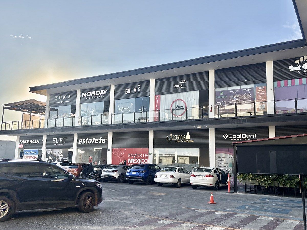 14 de 17: Amplio estacionamiento