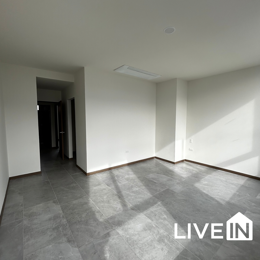 22 de 25: Recámara principal con walking closet y baño