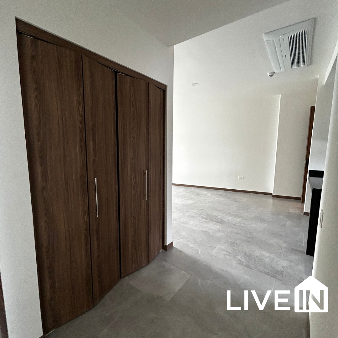 19 de 25: pasillo a las recámaras y baño