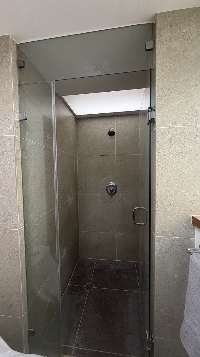 15 de 23: Ducha baño secundario