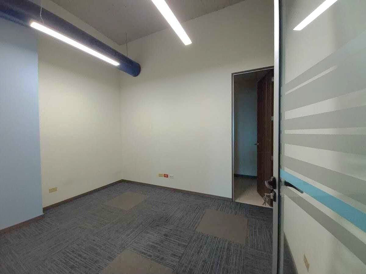 Oficina en Zona 10, Guatemala, foto 12 de 25