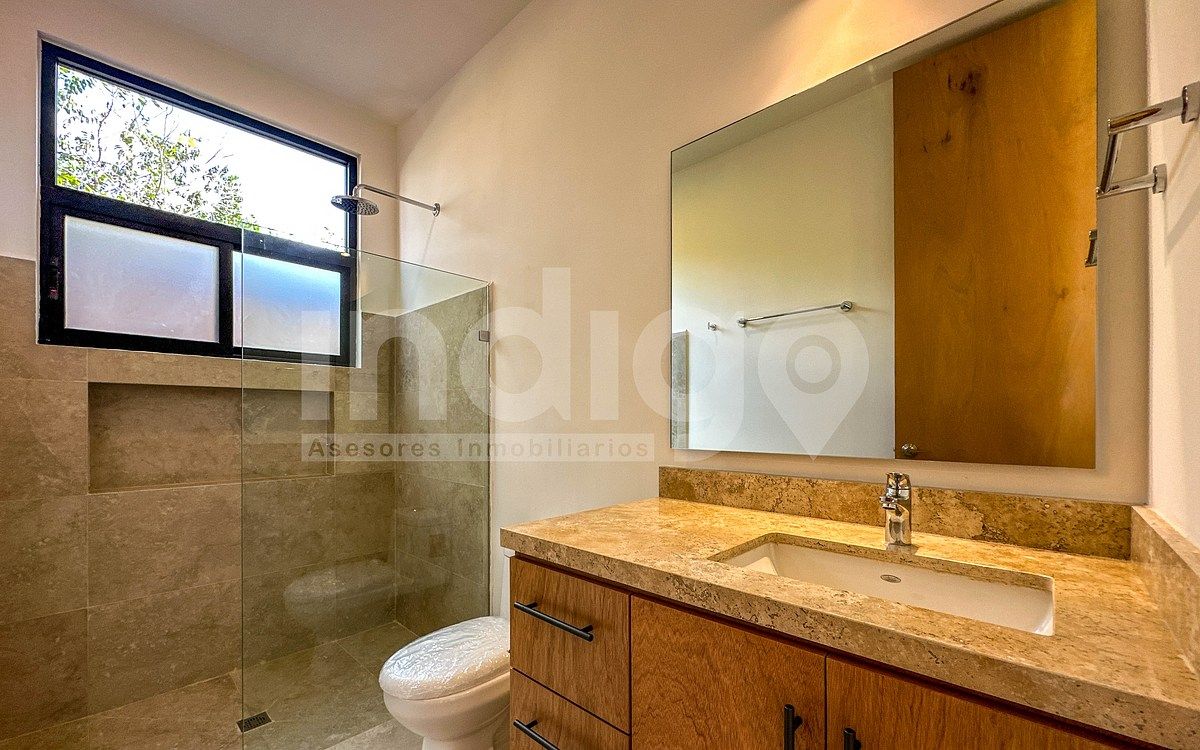 22 de 50: Baño Recámara Secundaria 1 en Planta Baja