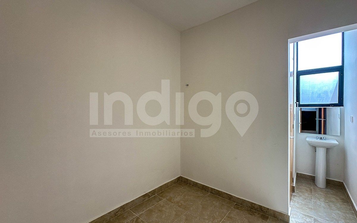 42 de 50: Cuarto de Servicio con Baño