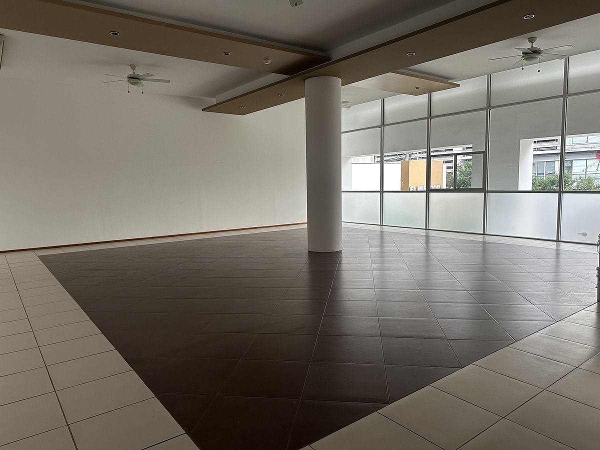 9 de 12: Salon de eventos