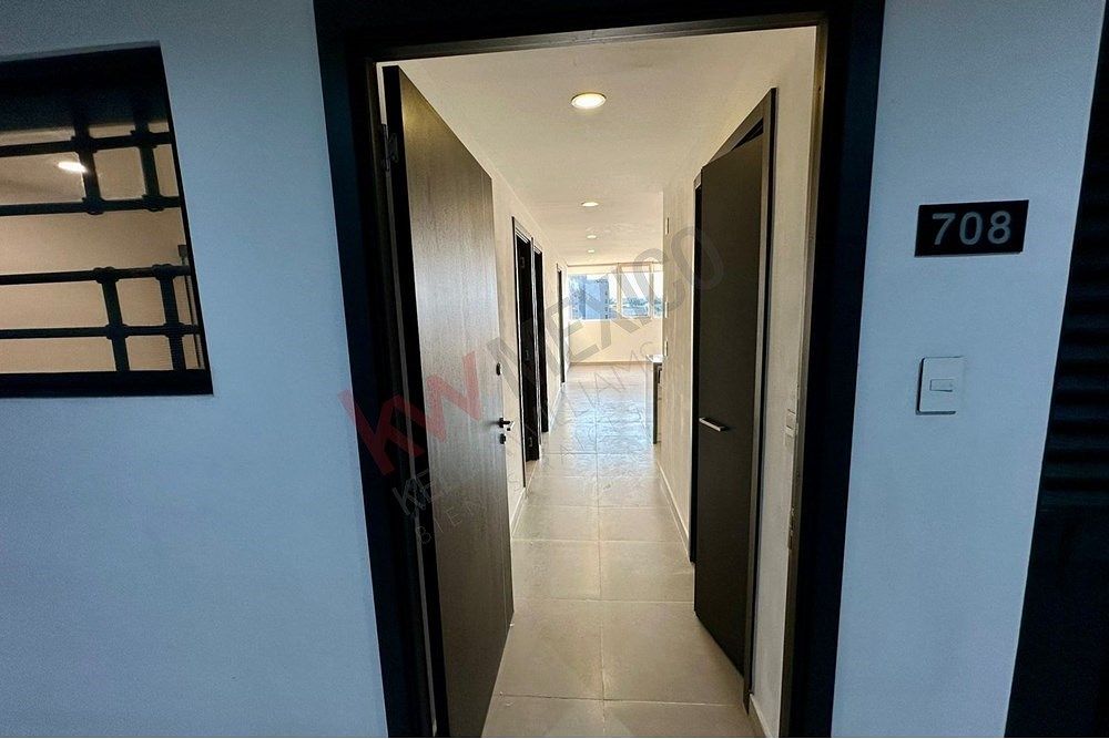 2 de 28: Entrada al departamento