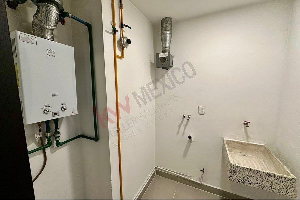 15 of 27: Cuarto de lavado