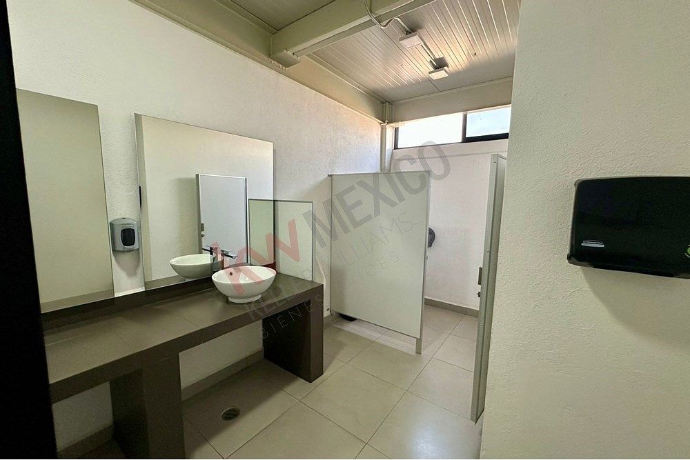 22 de 28: Baño de areas comunes