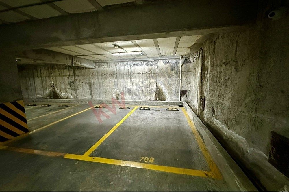 24 of 27: Lugar de estacionamiento