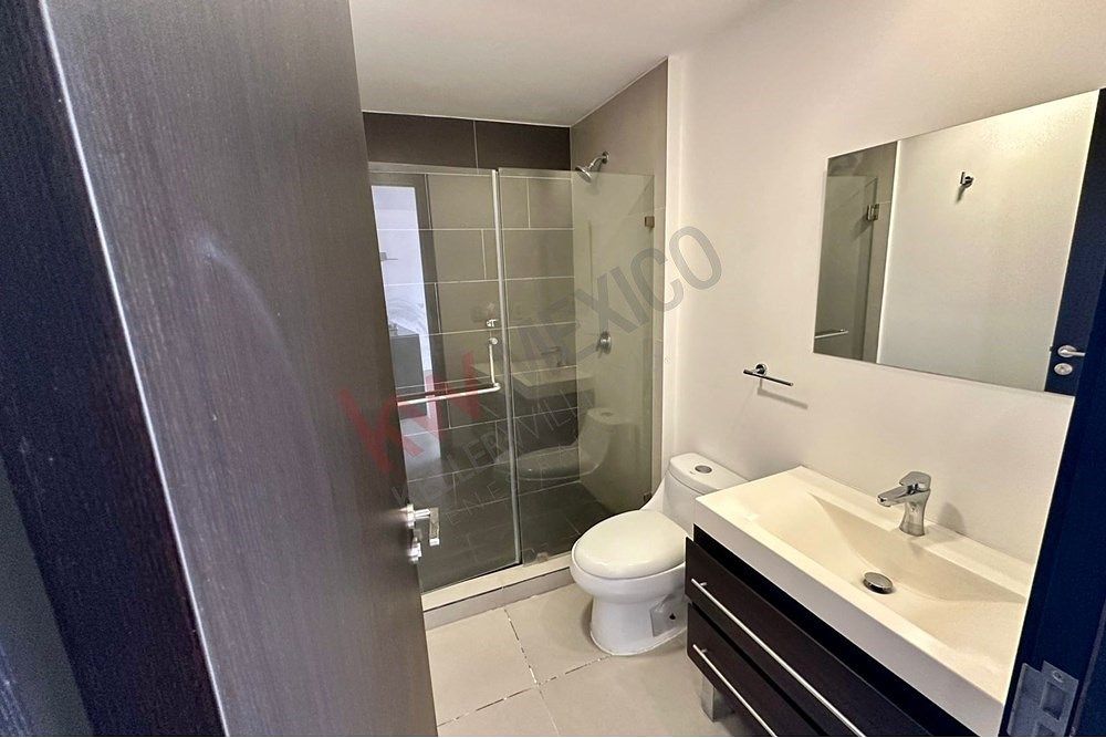 17 de 28: Baño completo