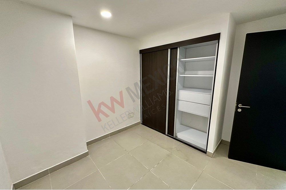 11 de 28: Closet recámara principal