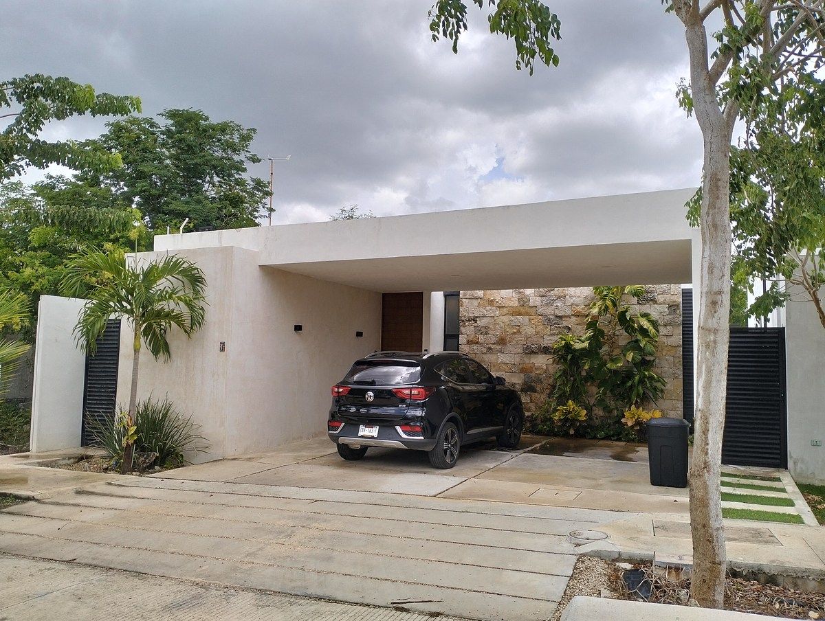 Casa en venta de un piso en Privada con páneles y baterías.
