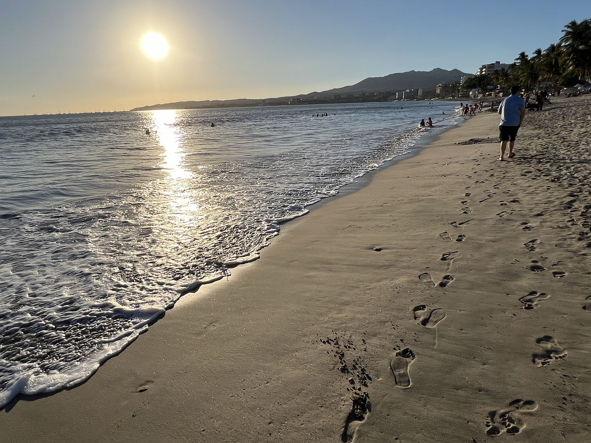 33 de 34: Bucerias beach 1/2 block away