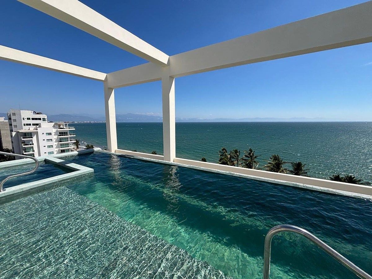 Luxury waves heated pool, foto 3 de 43