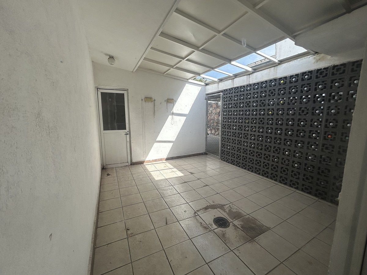 16 de 18: Patio lavado