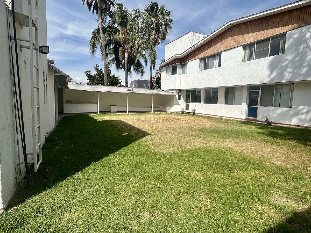 21 de 21: Muy amplio jardín