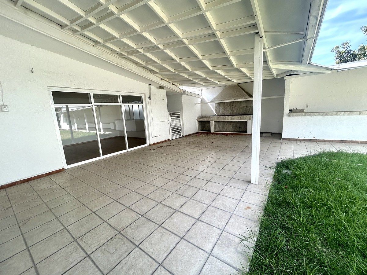 19 de 21: Terraza techada junto el jardín