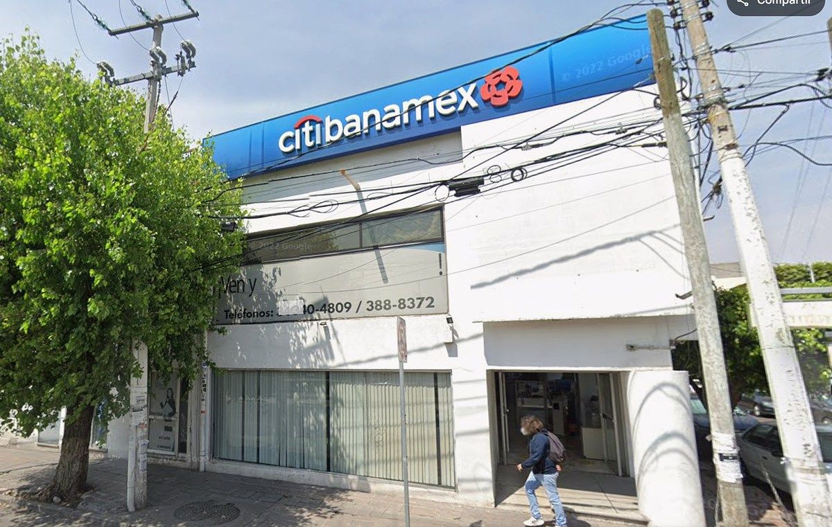 Edificio Super Céntrico — ¡Oferta! - Av. Constituyentes, Centro, Querétaro
