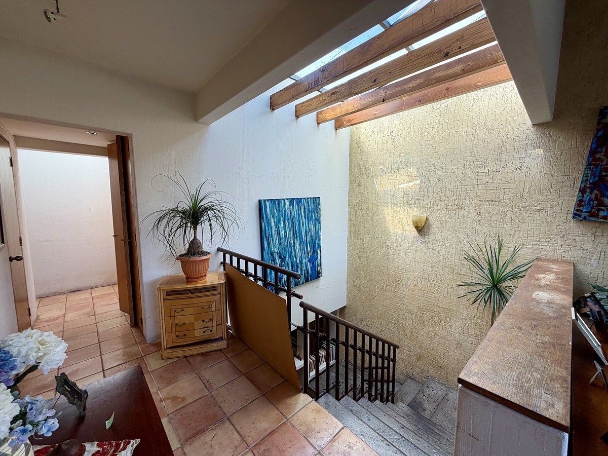 13 de 26: Escaleras con domo