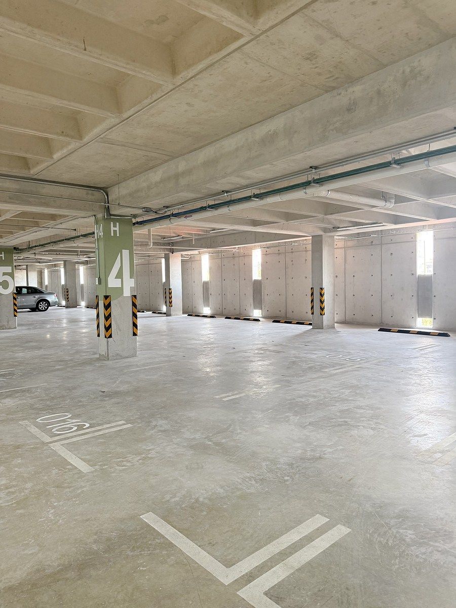 12 de 13: Estacionamiento