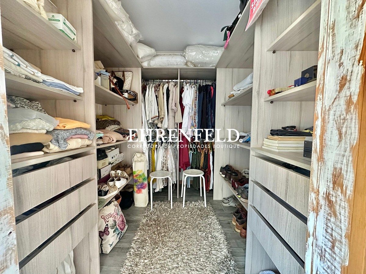 35 de 40: Walk in closet.