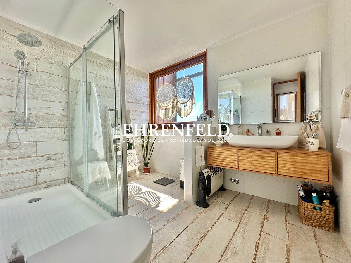 36 de 40: Baño suite.