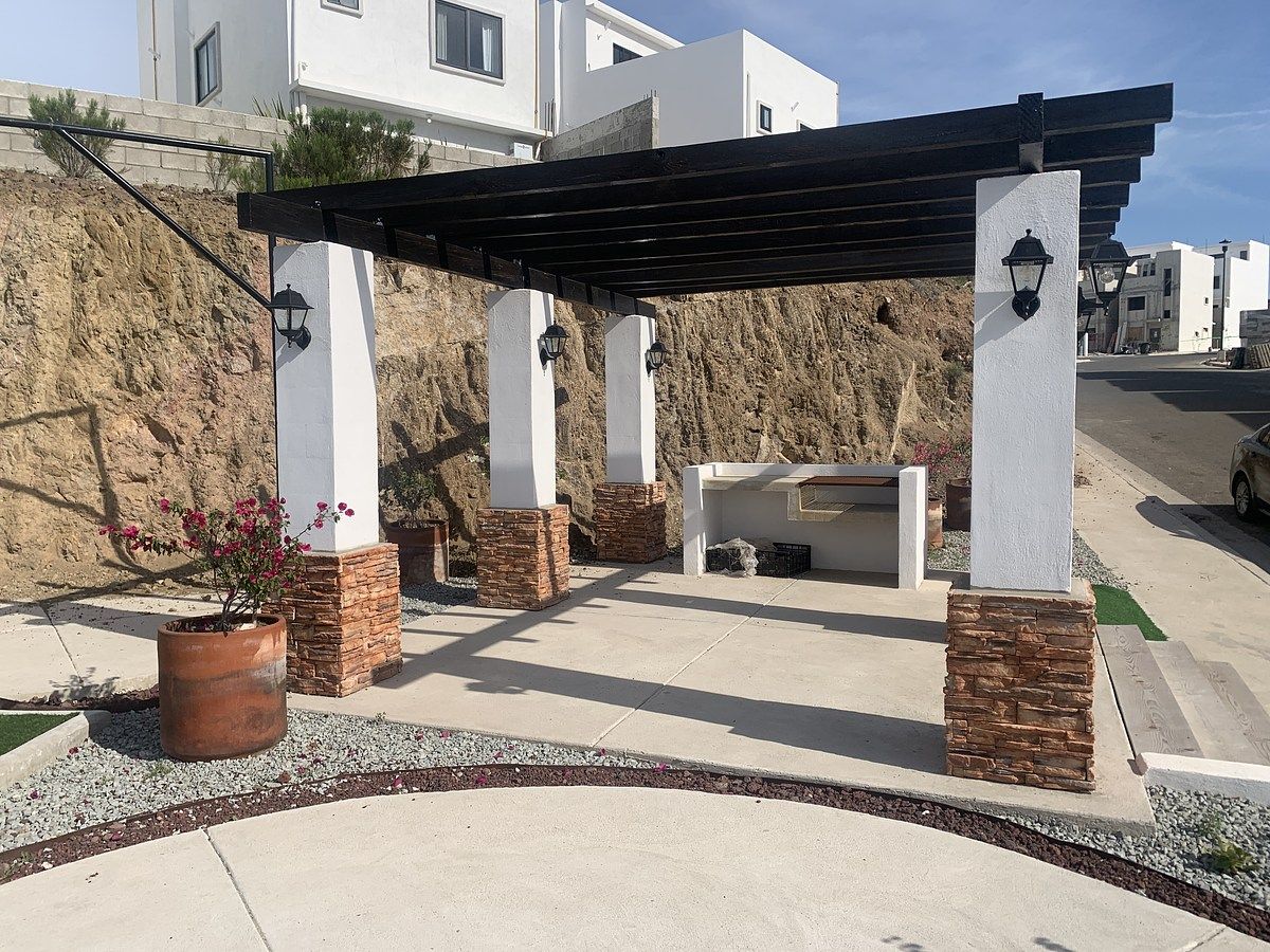 12 of 20: Area de Grill