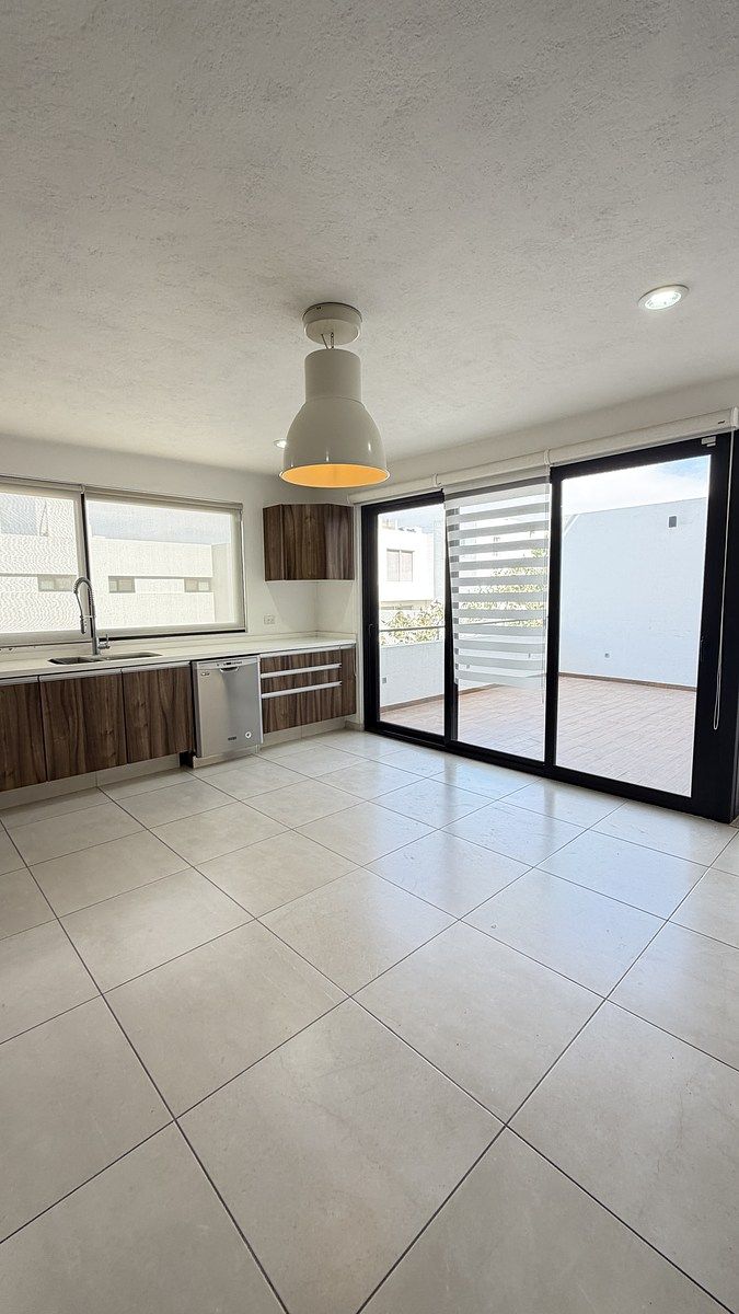 14 de 47: Cocina y Terraza