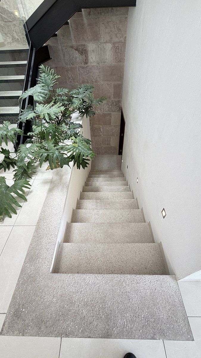 21 de 47: Escaleras a Sotano