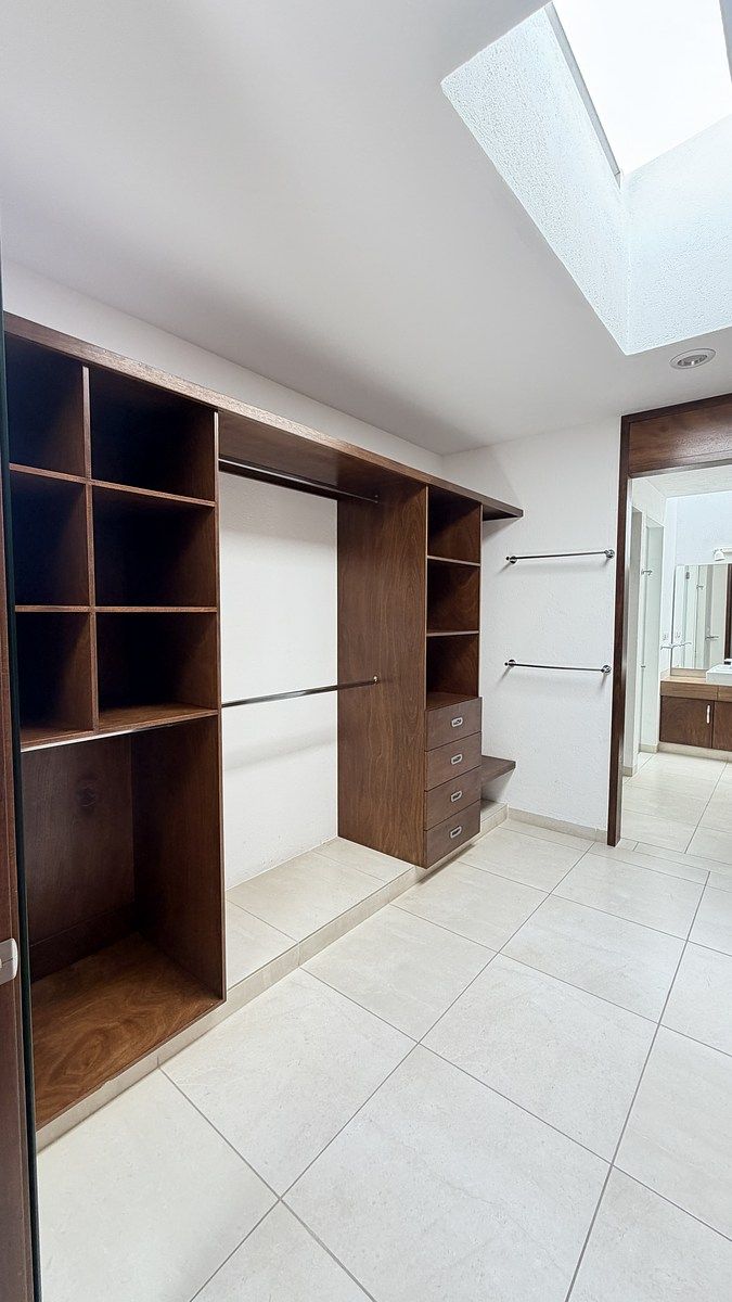 35 de 47: Vestidor Recámara Principal