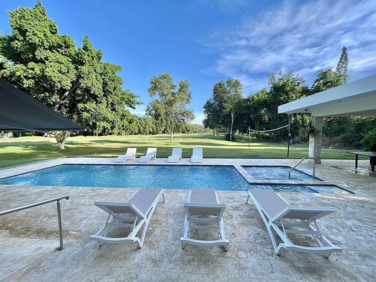 Vendo preciosa Villa Nueva Juandolio 6hab 1356 mts moderna, foto 1 de 14
