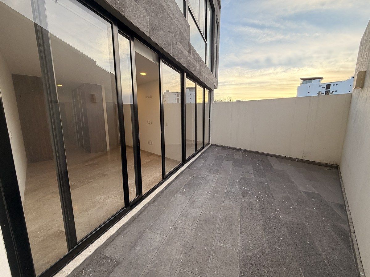 17 de 23: Balcón recámara principal