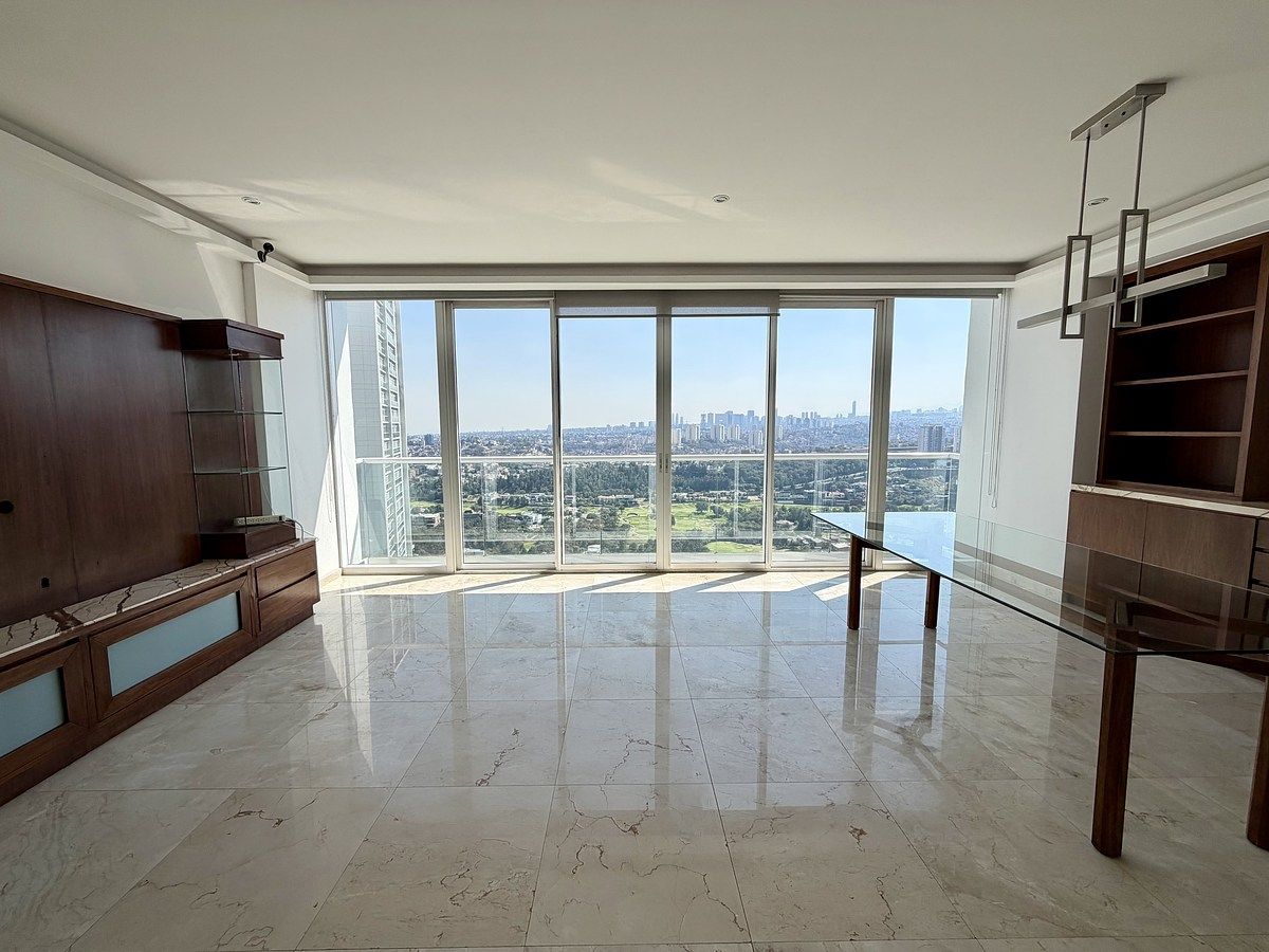 12 de 20: Estancia con salida a un balcón