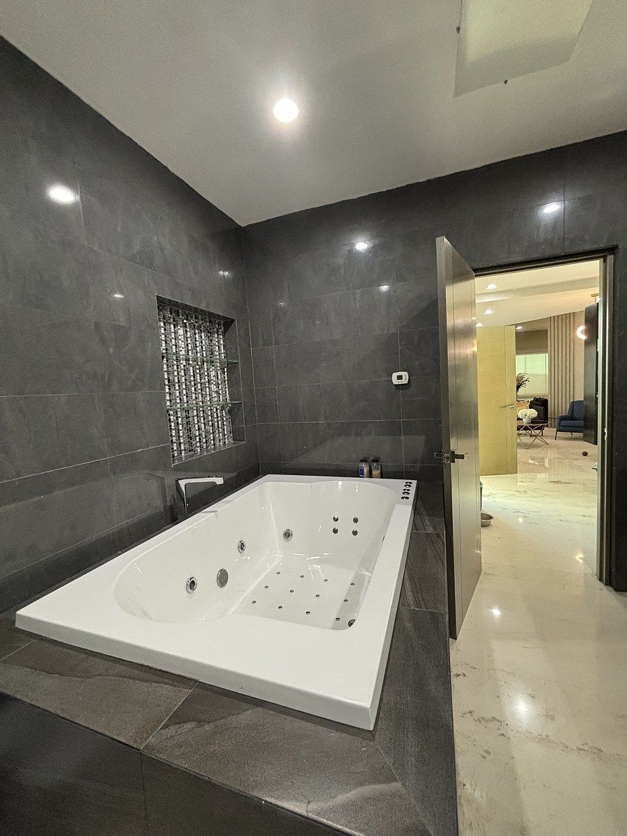 19 de 20: Tina de Hidromasaje Cuarto Principal