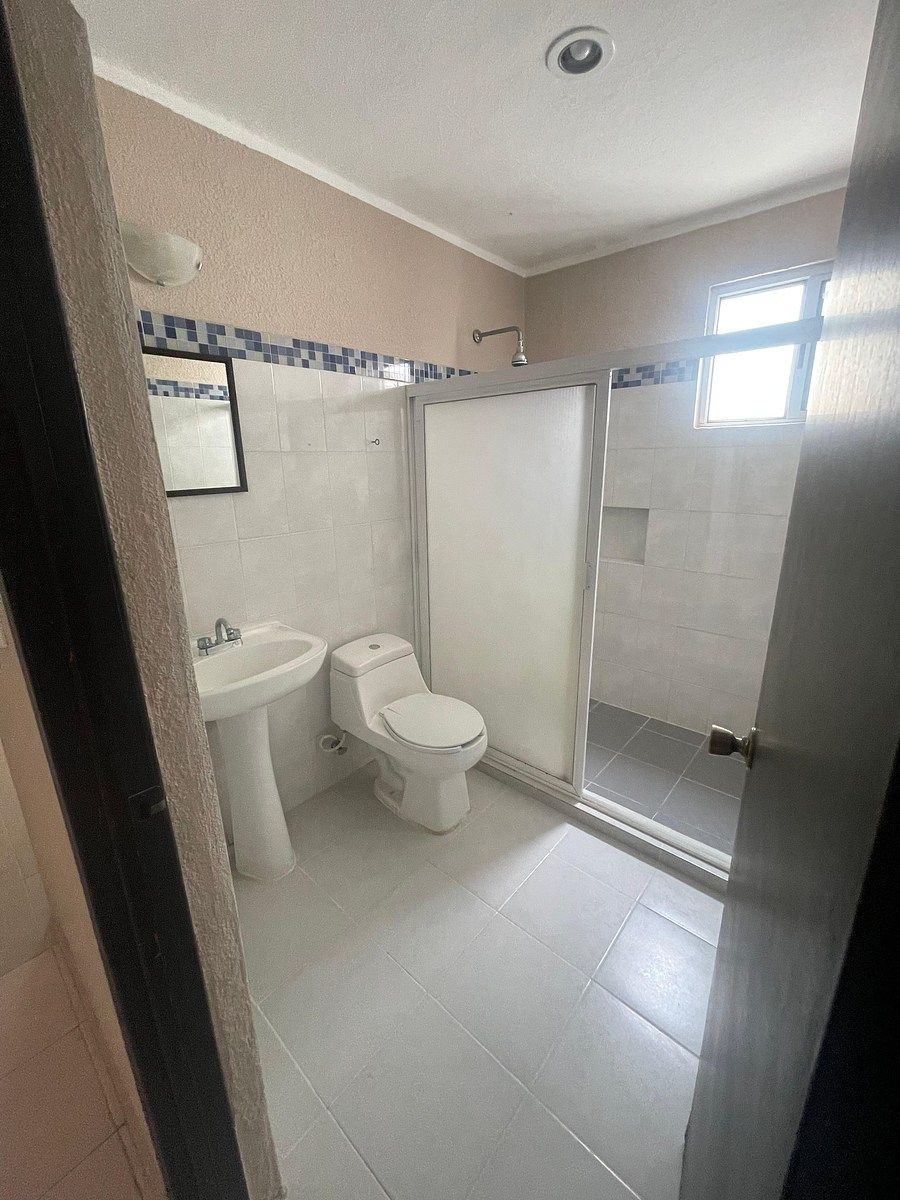 18 of 18: Baño completo PA