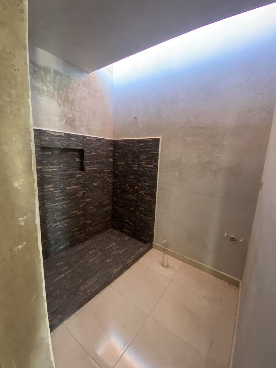 8 de 38: Baño Completo Primer Piso